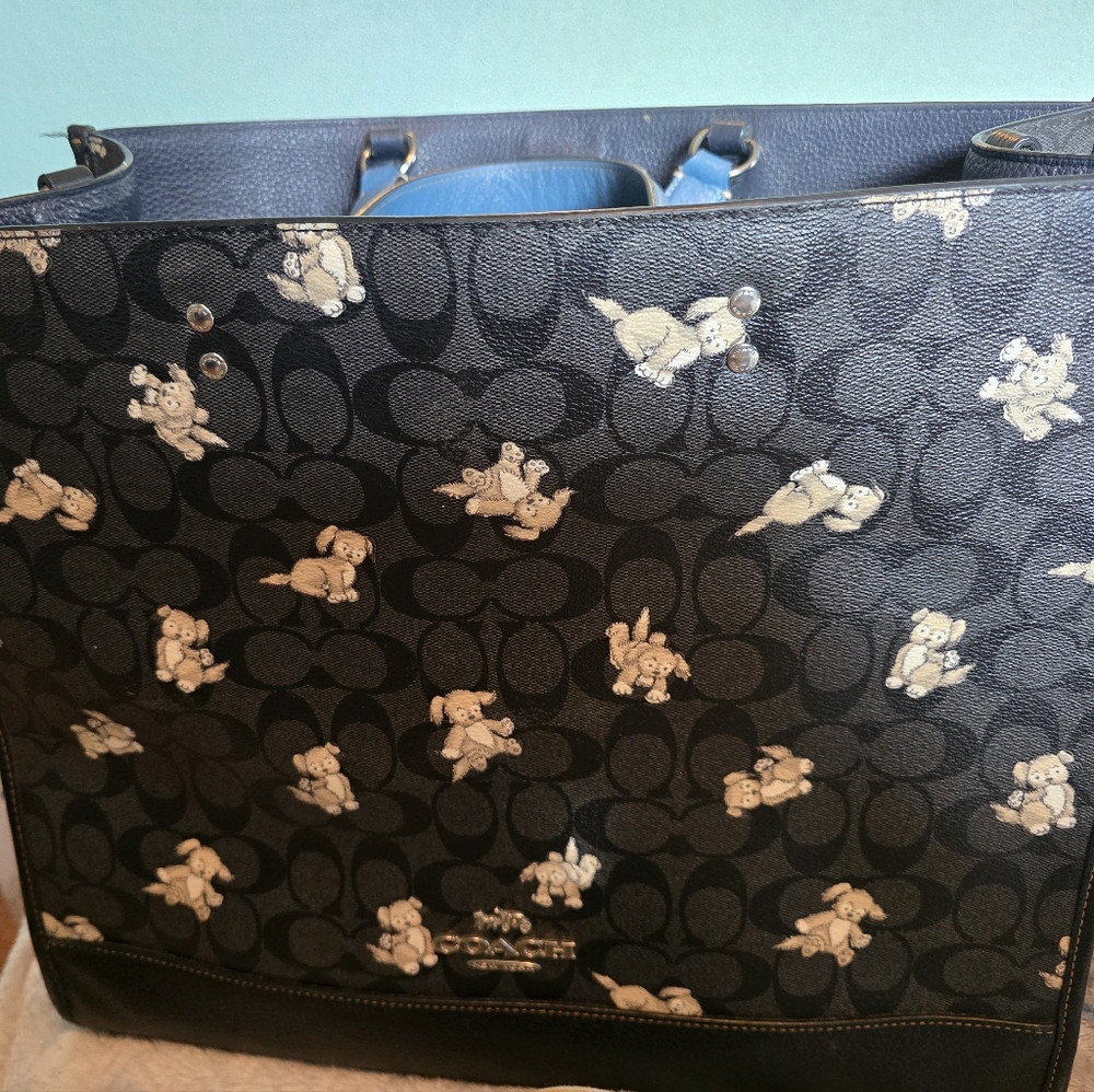 Coach Dempsey Tote bag  Signature. Puppy Print.